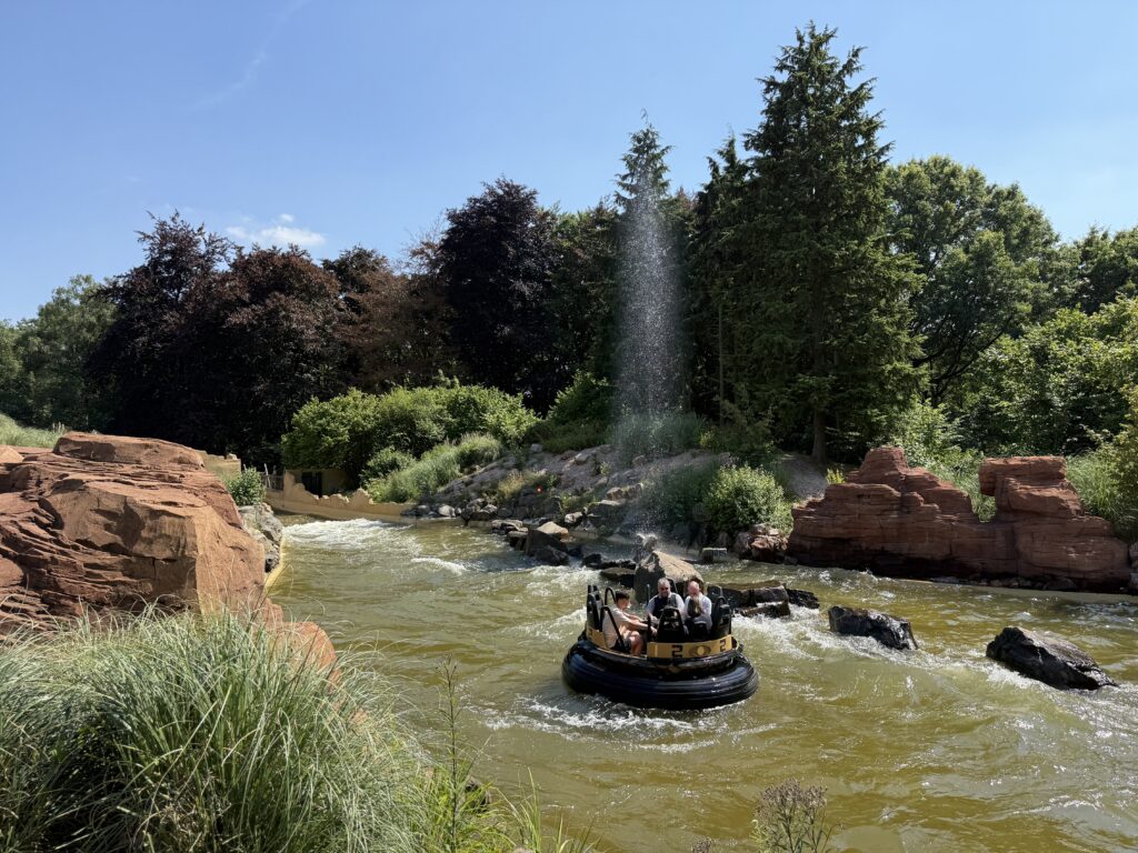 Waterattractie Piraña, vindt je naast de Piraña bar.